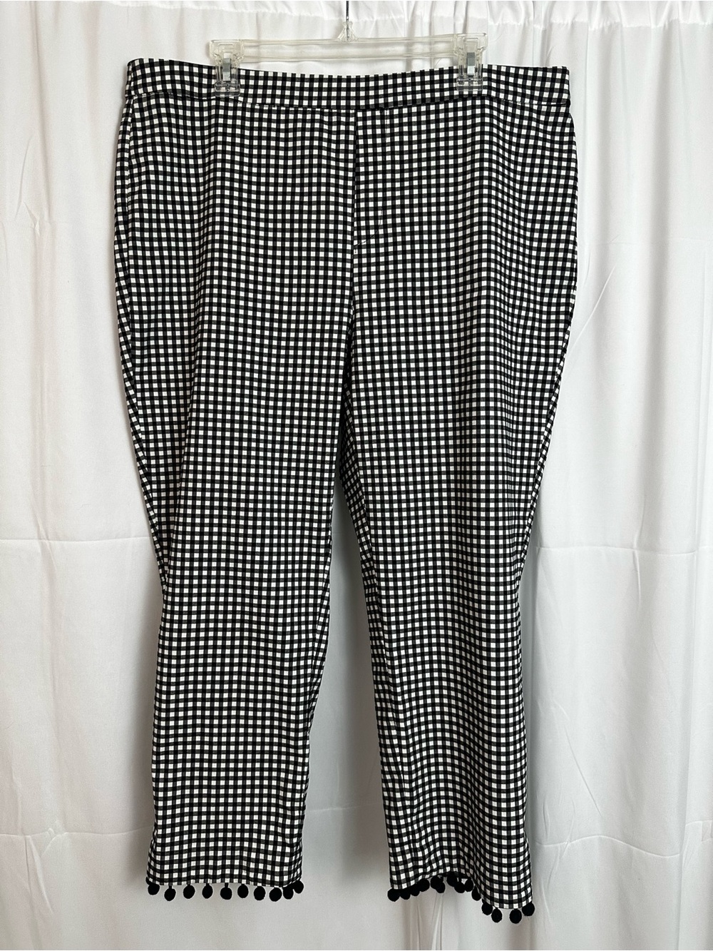 Roz & Ali Black and White Gingham Cropped Pants with Pom Hem, size 16